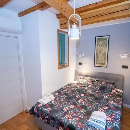 Tiramola Apartment