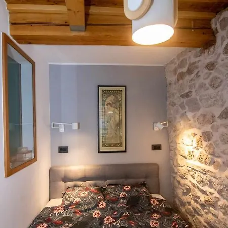 Tiramola Apartment
