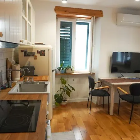 Tiramola Apartment *