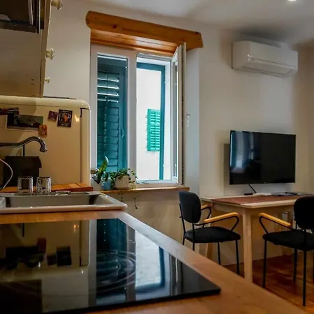 Tiramola Apartment *