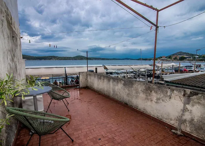 Tiramola 公寓 希贝尼克