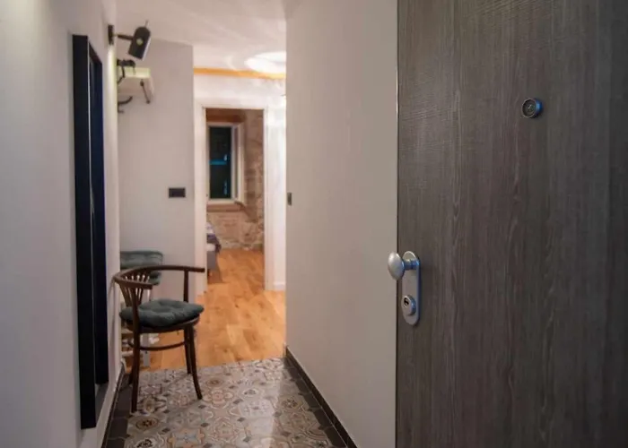 Tiramola 公寓 希贝尼克